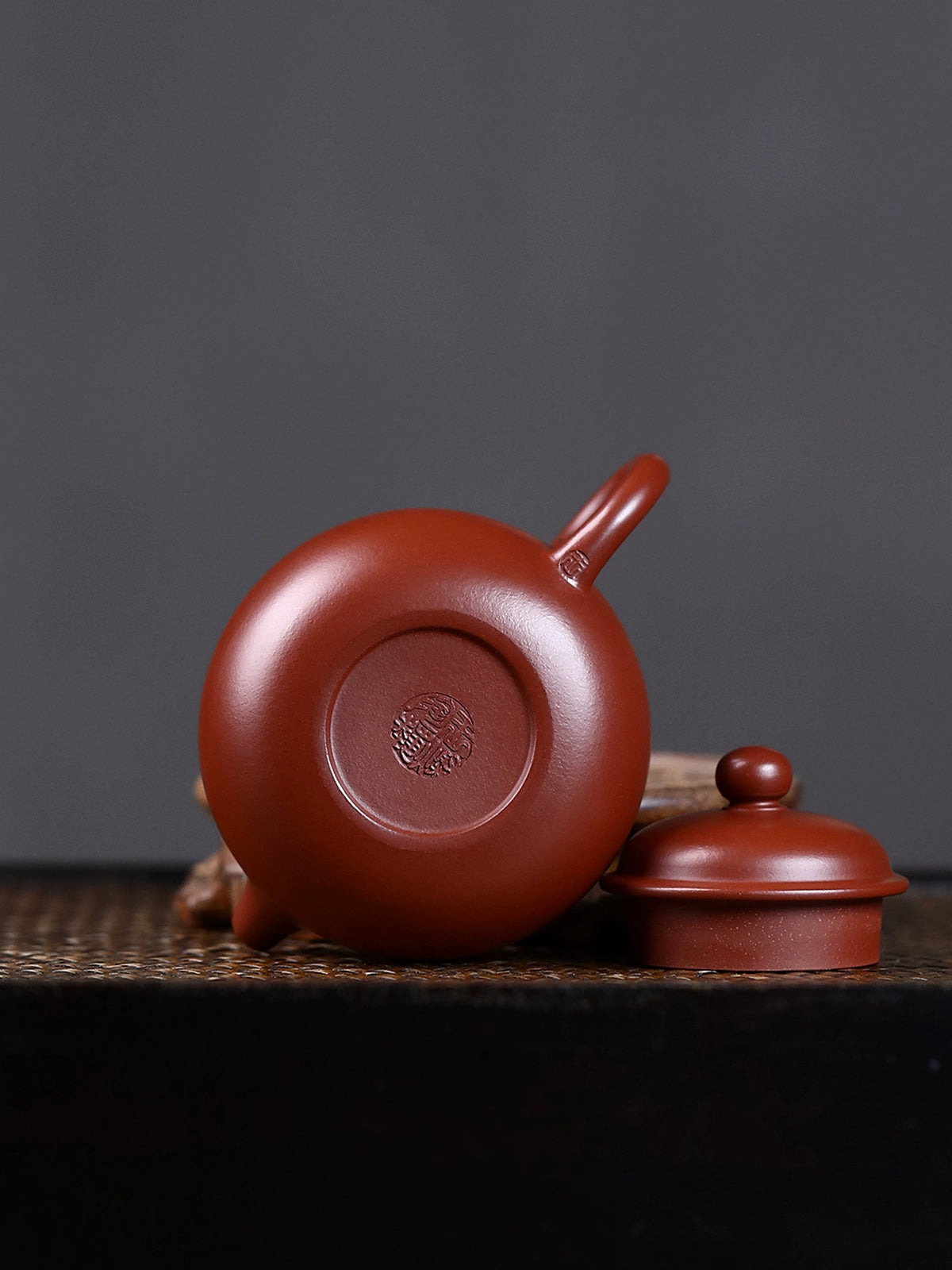 Yixing purple sand teapot, authentic raw ore, handmade Rongtian 100ML sketch kung fu teapot