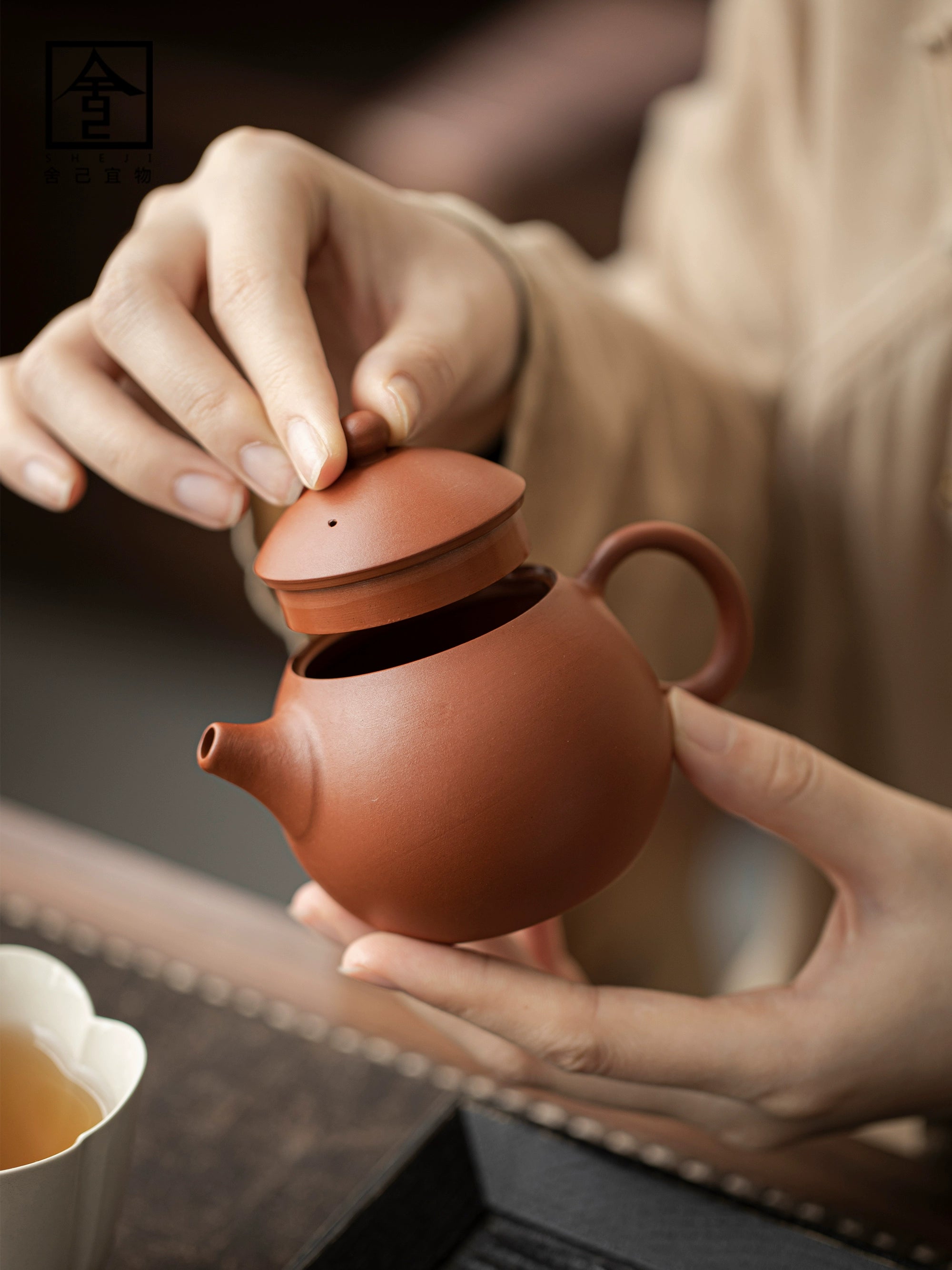 Yixing pure handmade purple clay pot small capacity teapot