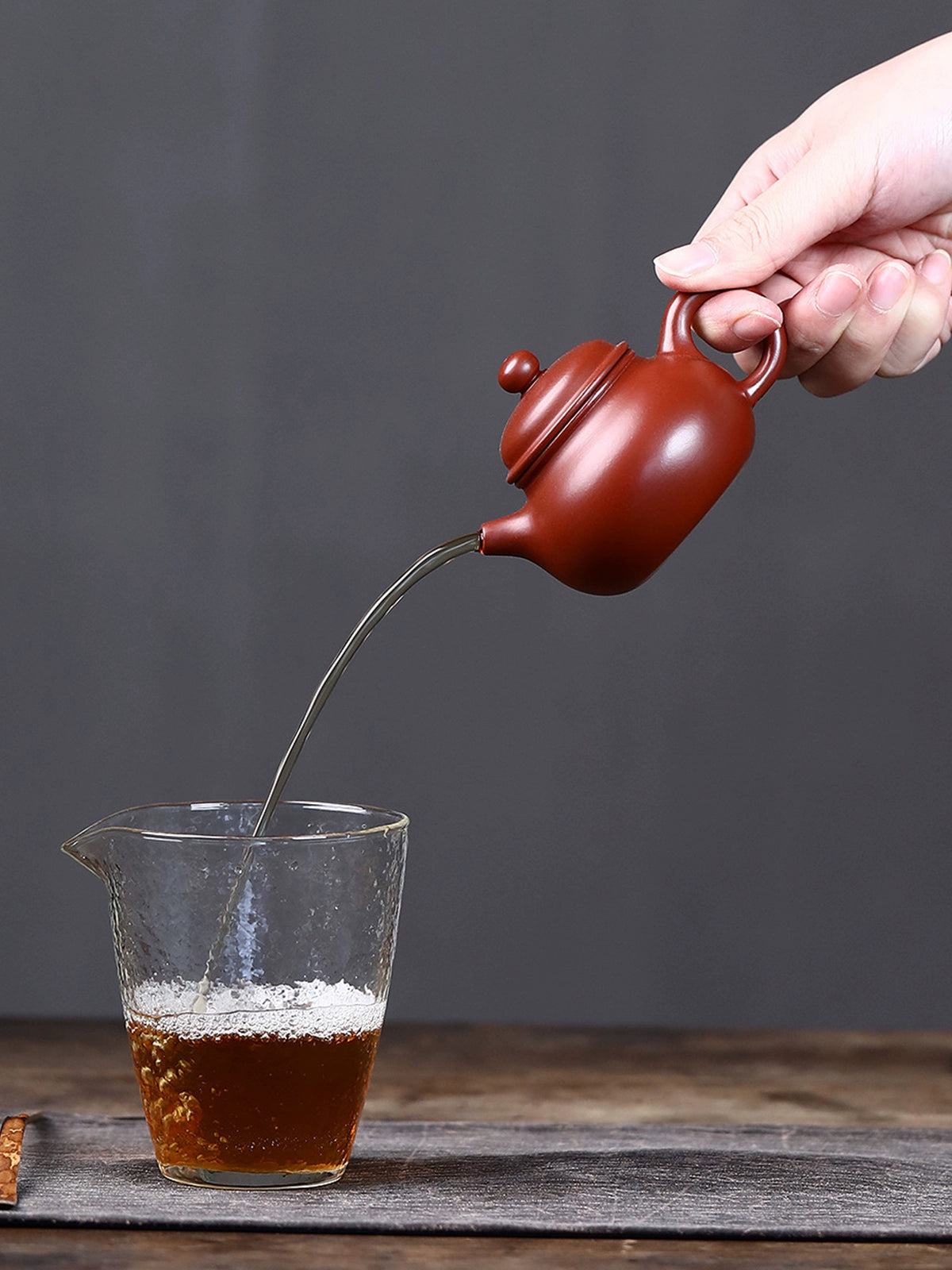 Yixing purple sand teapot, authentic raw ore, handmade Rongtian 100ML sketch kung fu teapot