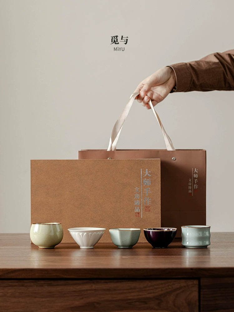 Five famous kiln teacup sets, cultural and creative tea sets, and the owner's cup will be sent to the leading teacher, retired business souvenirs