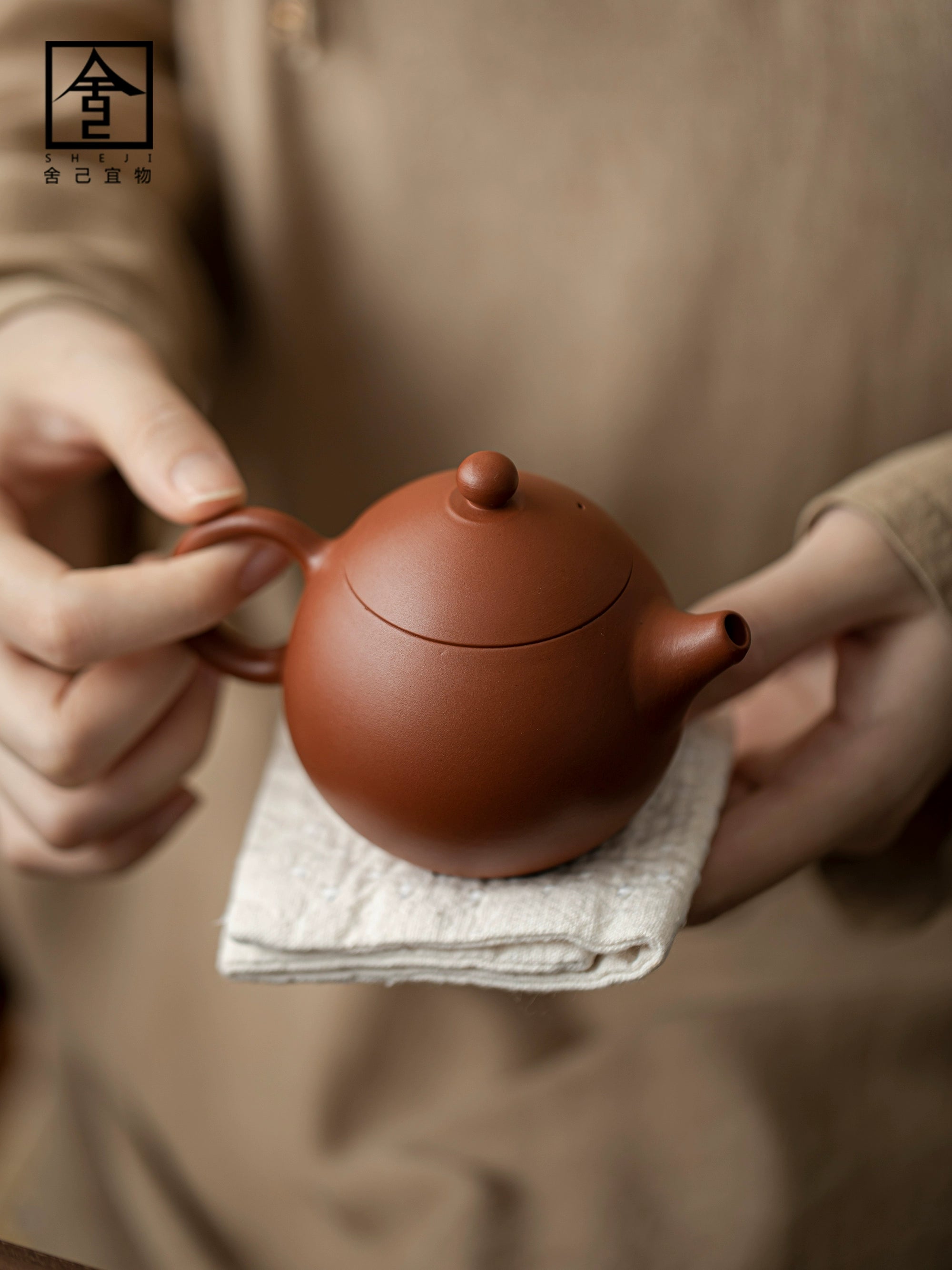 Yixing pure handmade purple clay pot small capacity teapot