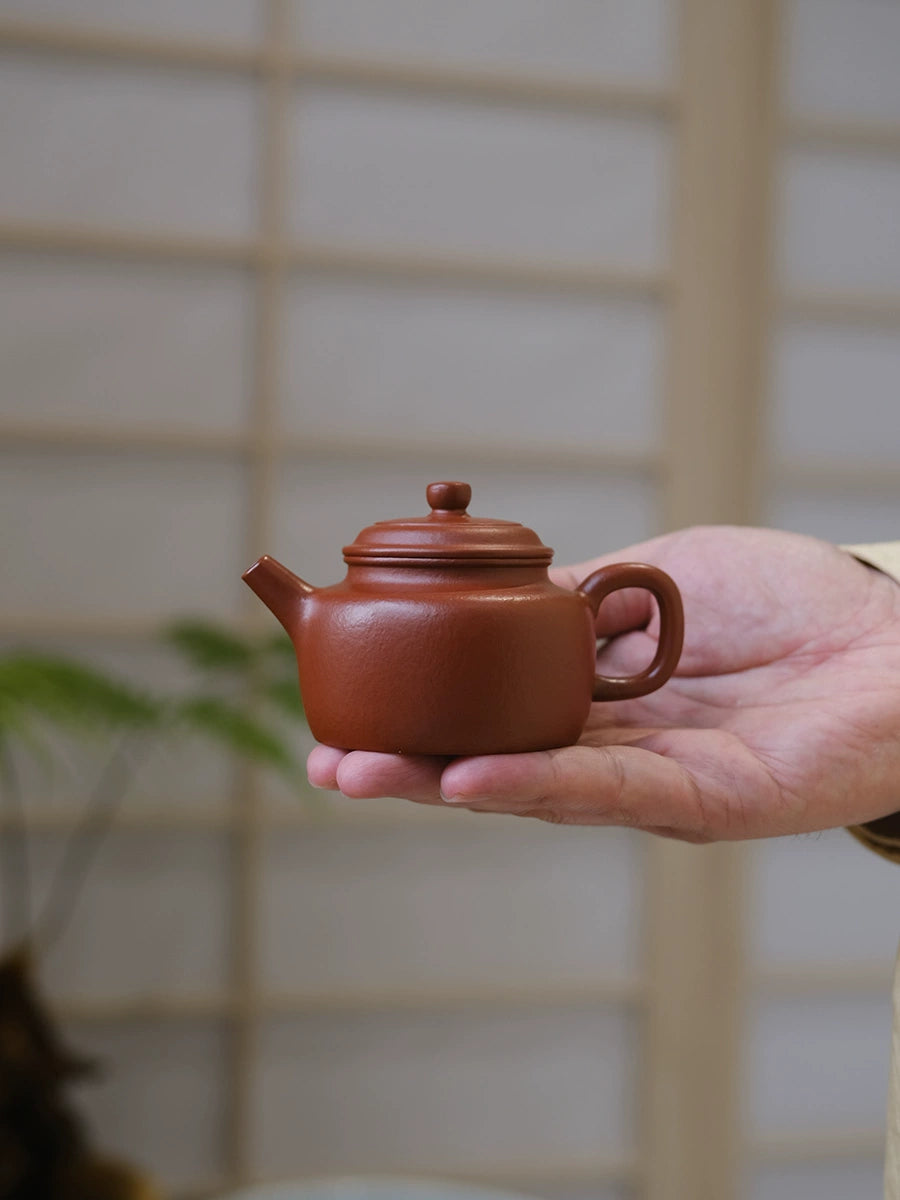 Xiaoqian Mountain House is handmade by Tycoon Dezhong purple clay pot, Yixing original mine, pear peel, vermilion mud teapot, tea making household tea set