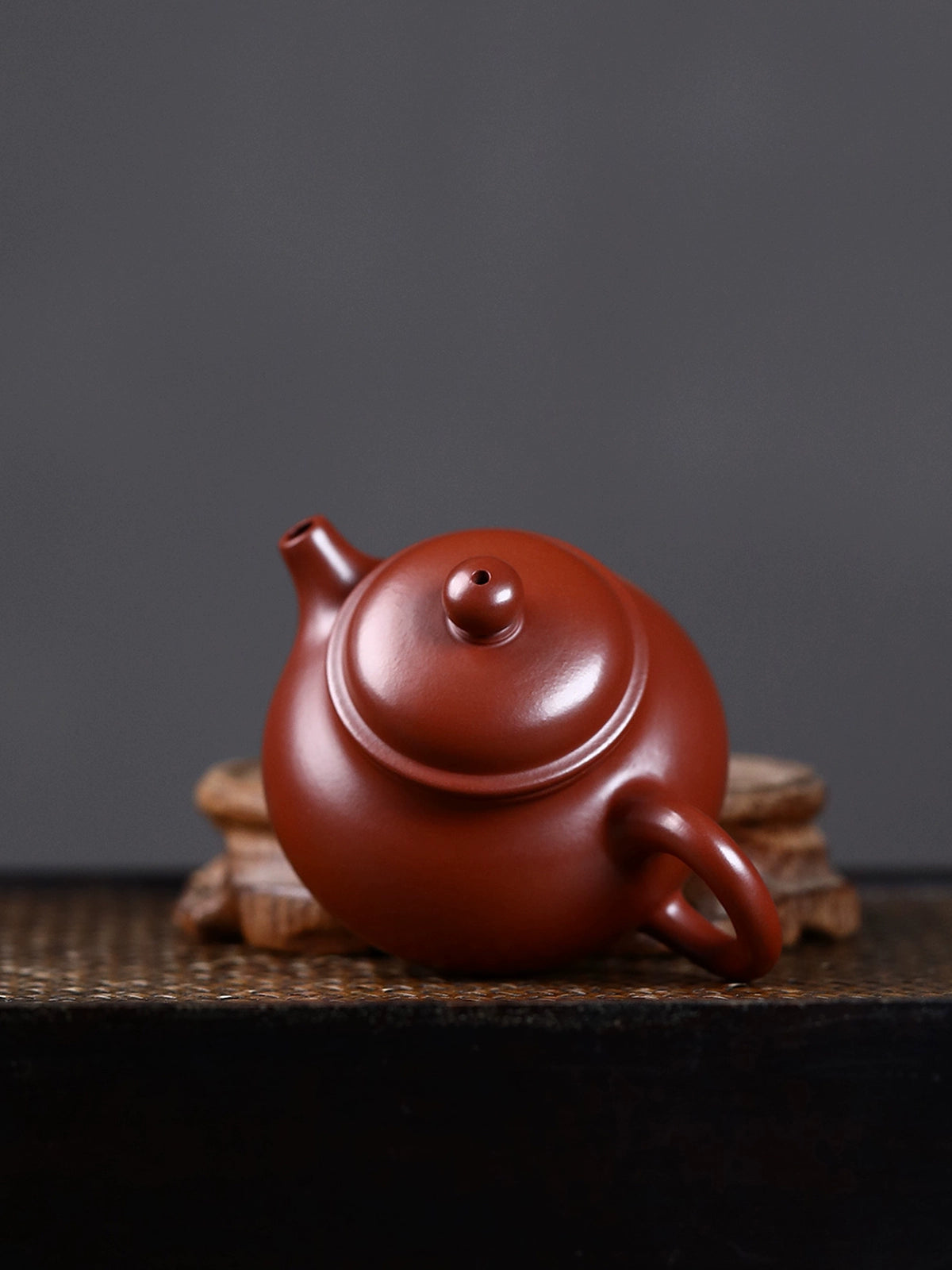 Yixing purple sand teapot, authentic raw ore, handmade Rongtian 100ML sketch kung fu teapot