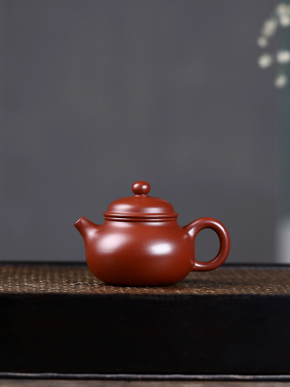 Yixing purple sand teapot, authentic raw ore, handmade Rongtian 100ML sketch kung fu teapot