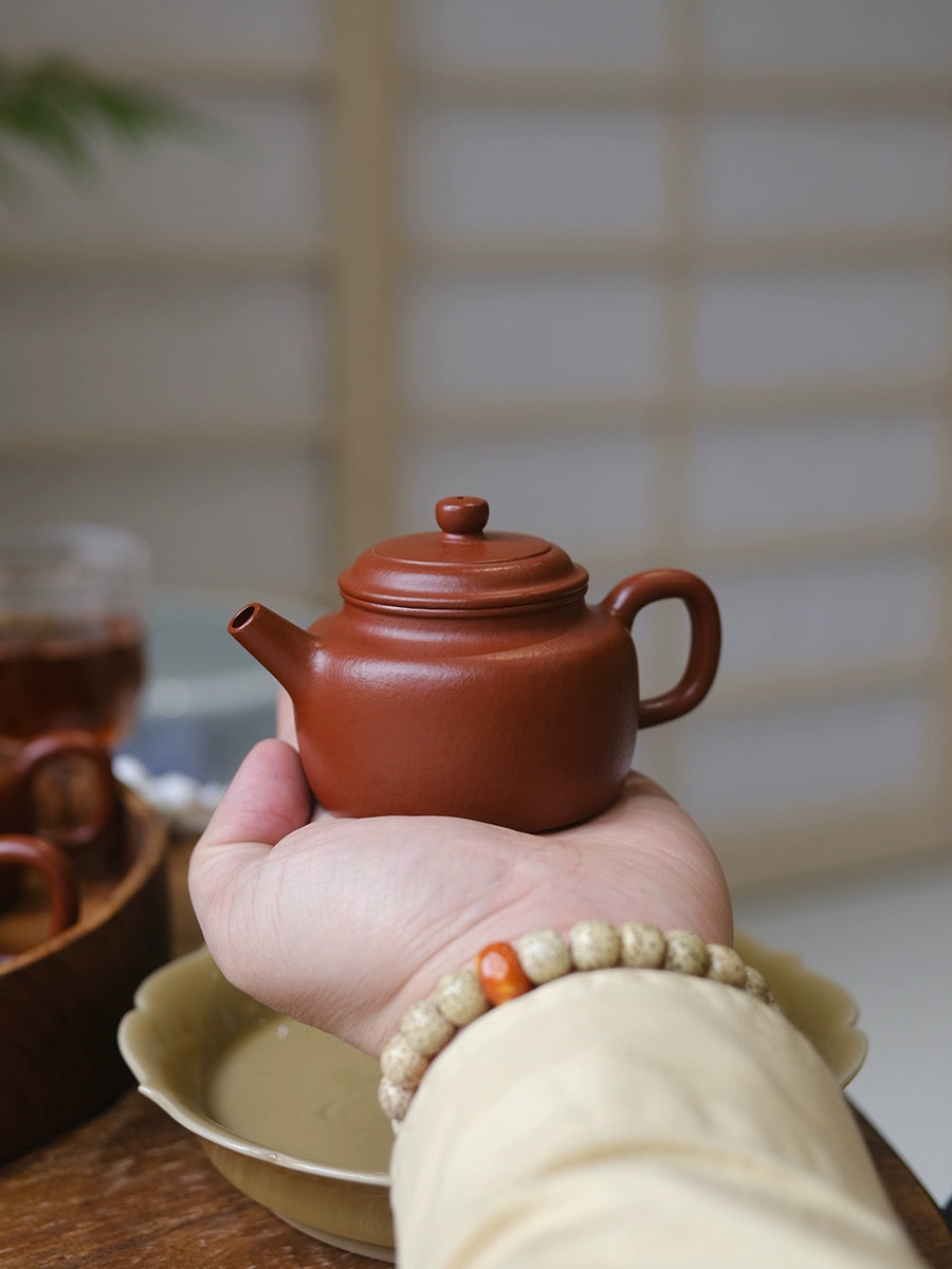 Xiaoqian Mountain House is handmade by Tycoon Dezhong purple clay pot, Yixing original mine, pear peel, vermilion mud teapot, tea making household tea set
