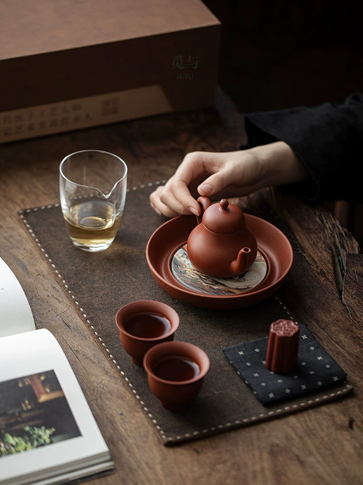 A pot of purple clay and red mud, two cups of kung fu tea set